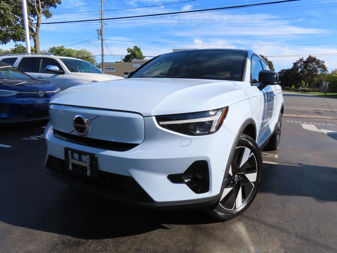 2024 Volvo C40 Recharge Pure Electric PLUS PKG - Recharge Pure Electric - Low Kms !! Photo