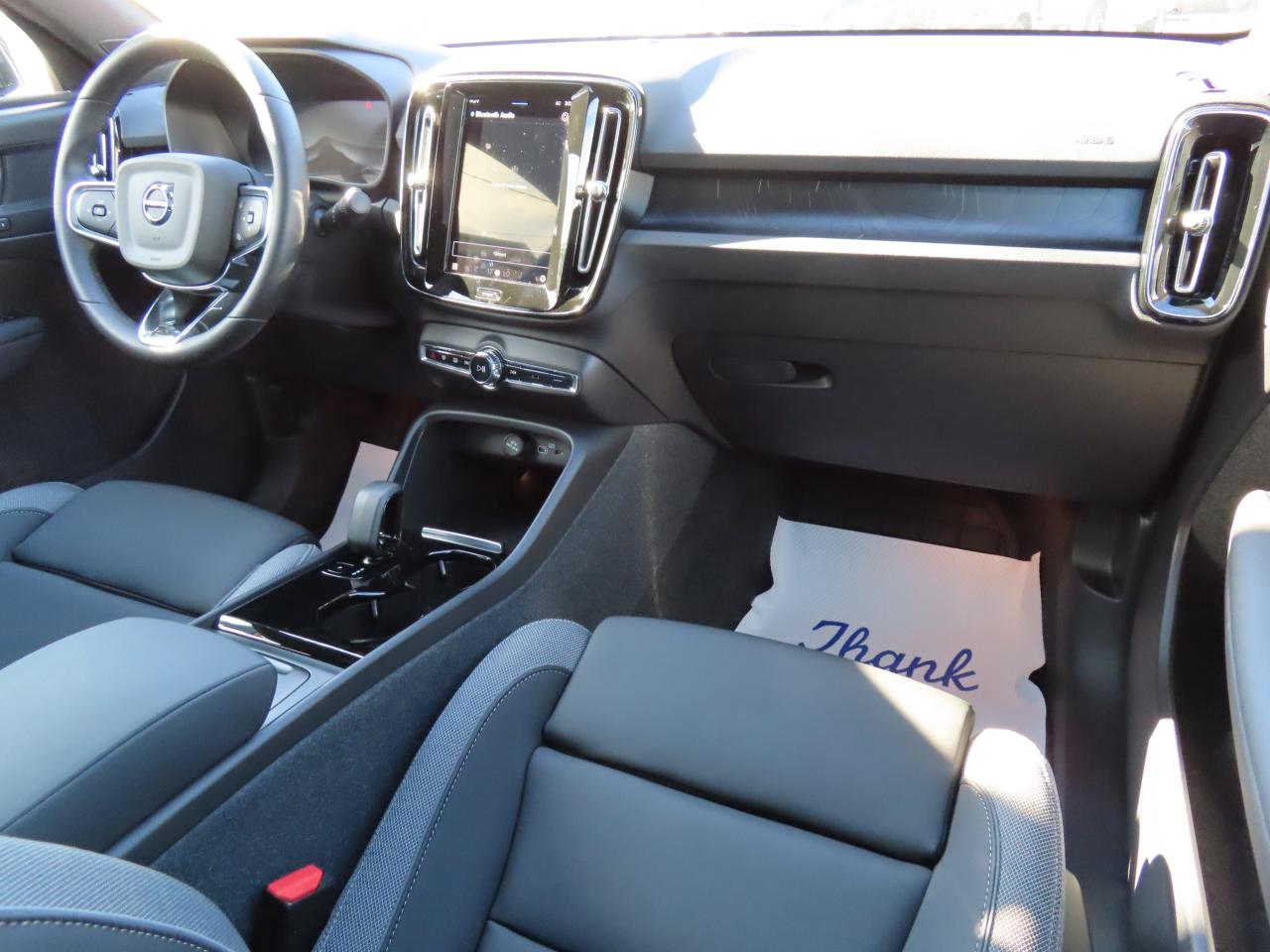 2024 Volvo C40 Recharge Pure Electric PLUS PKG - Recharge Pure Electric - Low Kms !! Photo