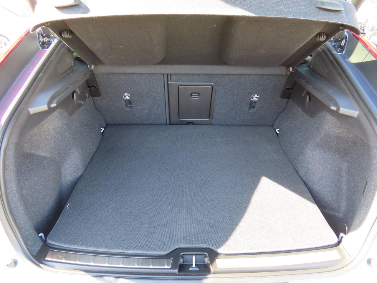 2024 Volvo C40 Recharge Pure Electric PLUS PKG - Recharge Pure Electric - Low Kms !! Photo