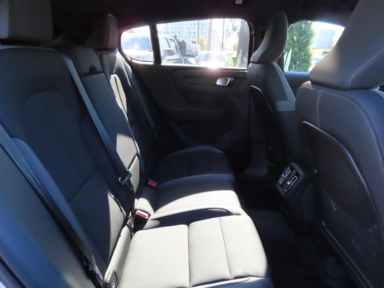 2024 Volvo C40 Recharge Pure Electric PLUS PKG - Recharge Pure Electric - Low Kms !! Photo