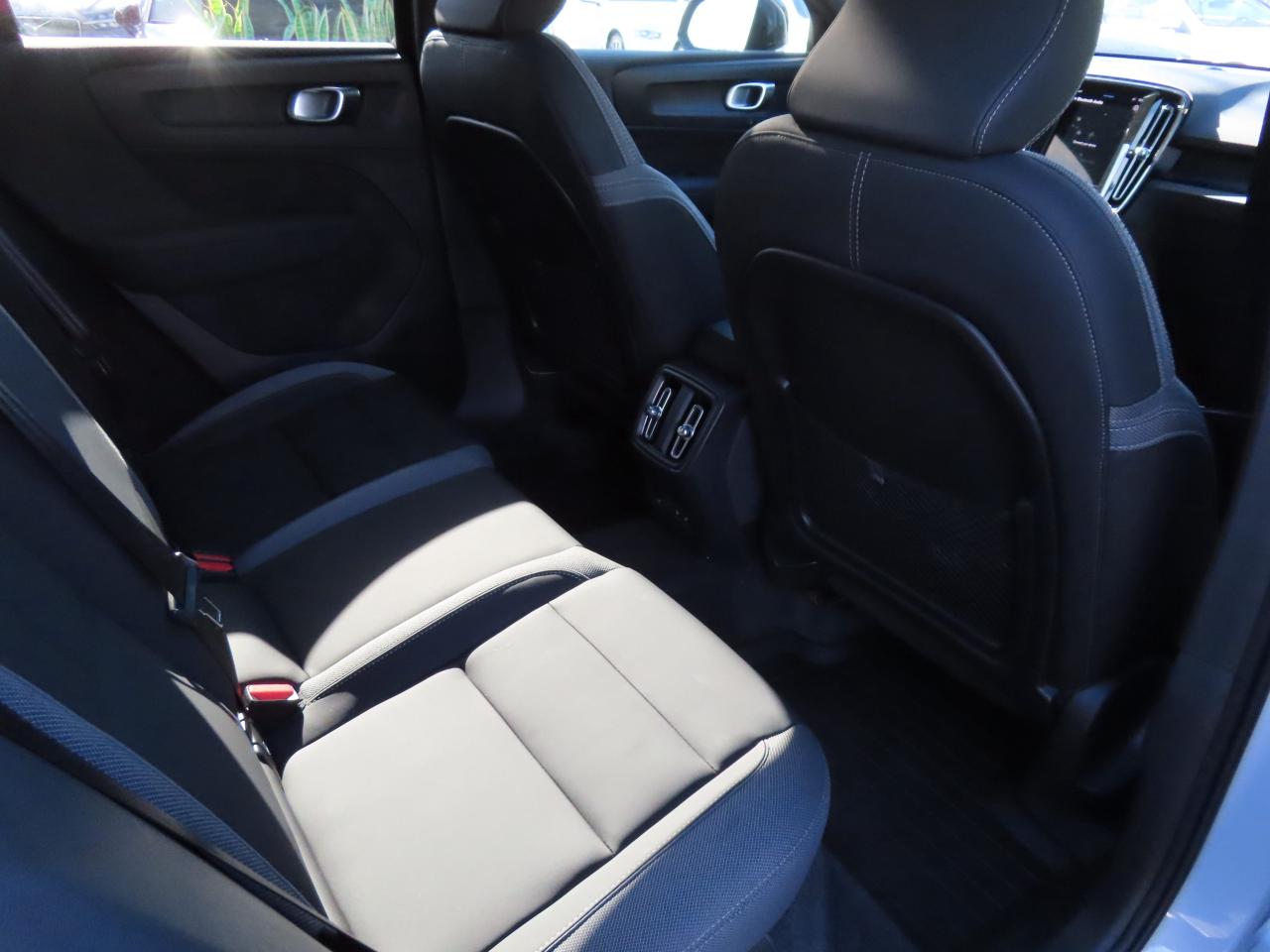 2024 Volvo C40 Recharge Pure Electric PLUS PKG - Recharge Pure Electric - Low Kms !! Photo