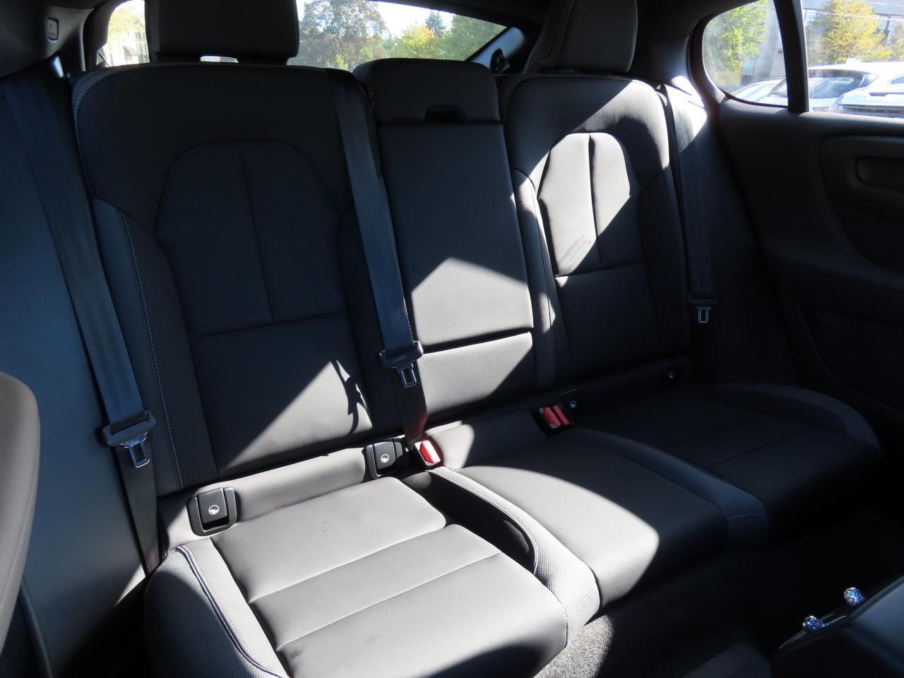 2024 Volvo C40 Recharge Pure Electric PLUS PKG - Recharge Pure Electric - Low Kms !! Photo