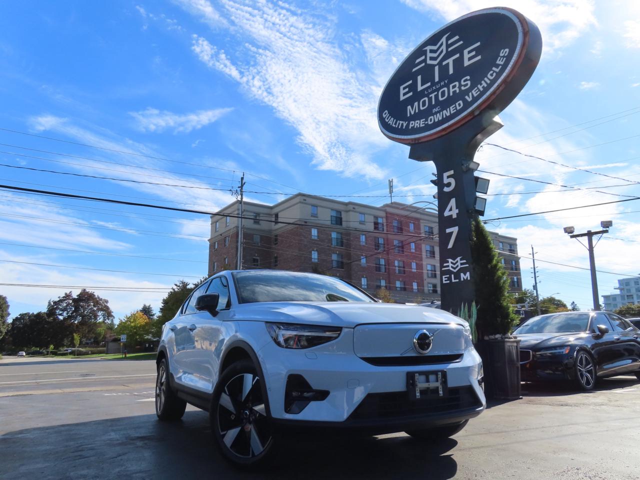 2024 Volvo C40 Recharge Pure Electric PLUS PKG - Recharge Pure Electric - Low Kms !! Photo