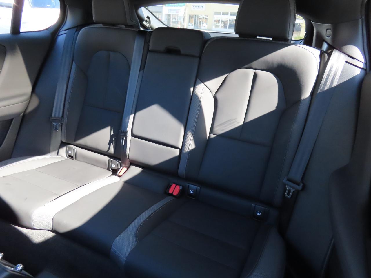 2024 Volvo C40 Recharge Pure Electric PLUS PKG - Recharge Pure Electric - Low Kms !! Photo