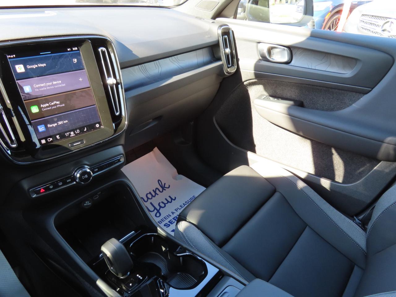 2024 Volvo C40 Recharge Pure Electric PLUS PKG - Recharge Pure Electric - Low Kms !! Photo