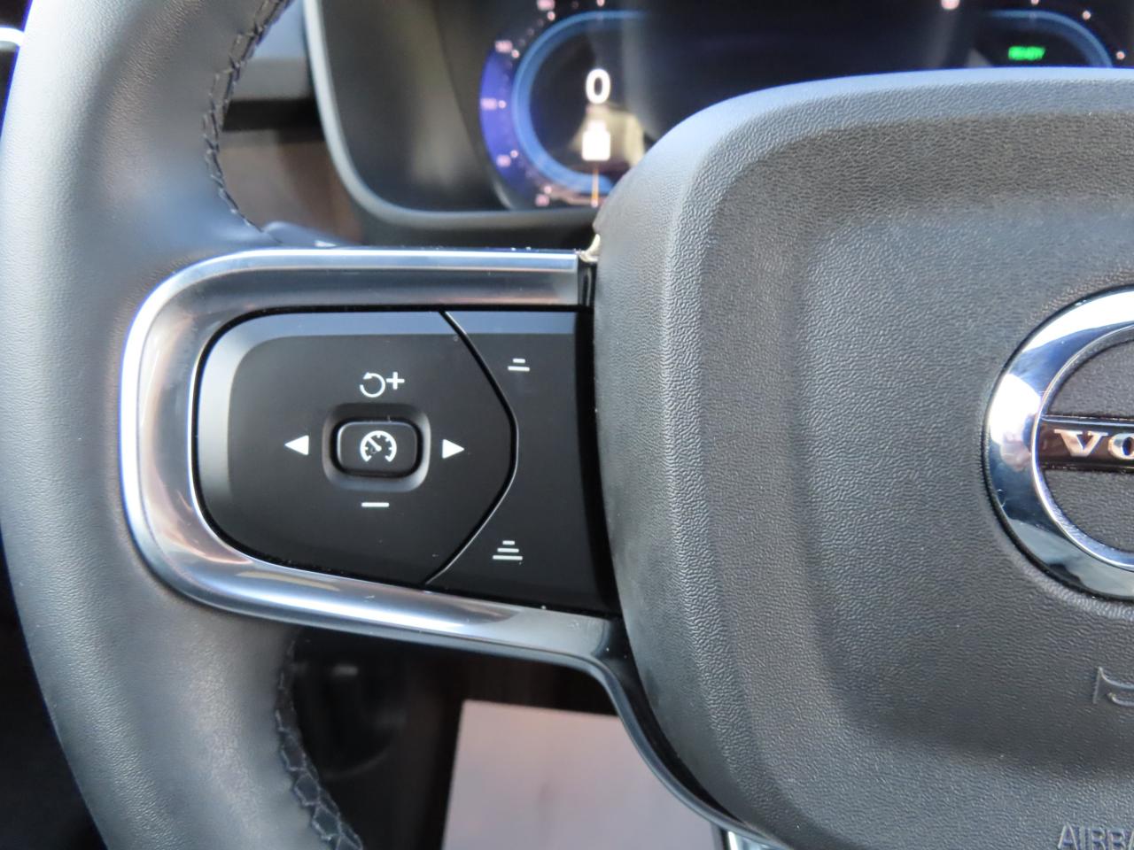 2024 Volvo C40 Recharge Pure Electric PLUS PKG - Recharge Pure Electric - Low Kms !! Photo