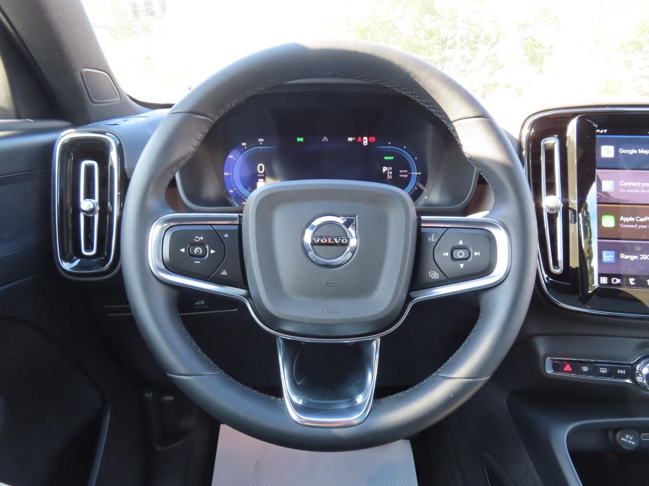 2024 Volvo C40 Recharge Pure Electric PLUS PKG - Recharge Pure Electric - Low Kms !! Photo