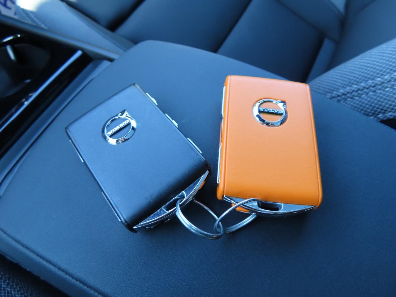 2024 Volvo C40 Recharge Pure Electric PLUS PKG - Recharge Pure Electric - Low Kms !! Photo