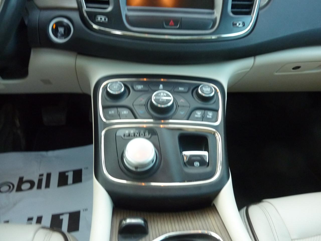 2015 Chrysler 200 C - Photo #12