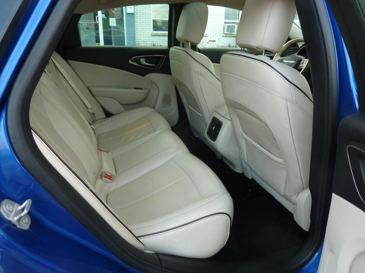 2015 Chrysler 200 C - Photo #15