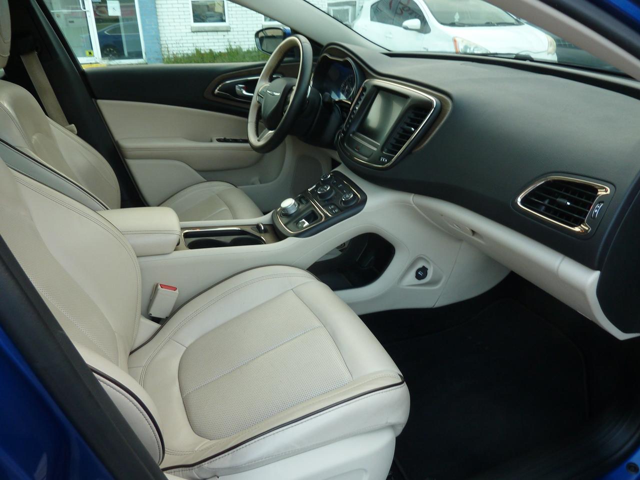 2015 Chrysler 200 C Photo