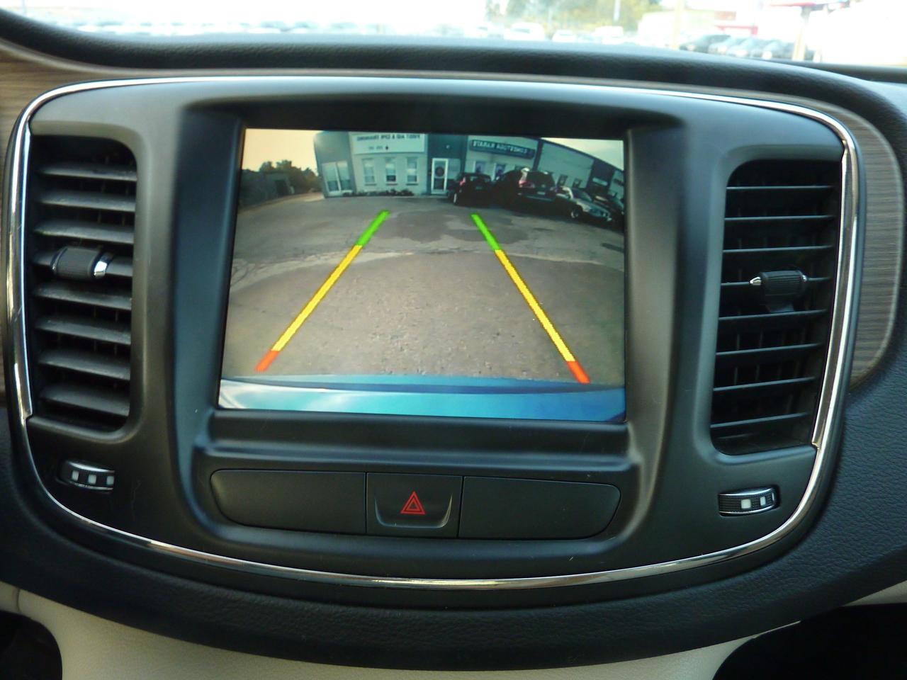 2015 Chrysler 200 C Photo