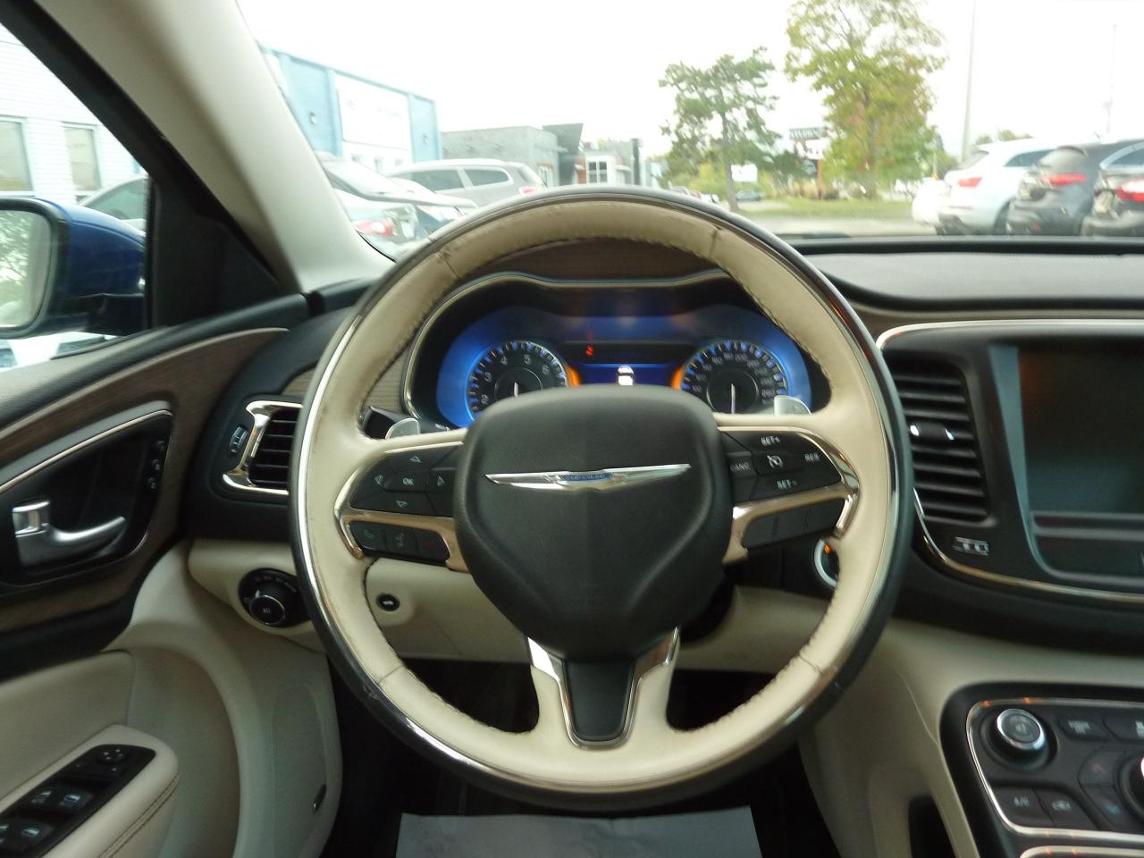 2015 Chrysler 200 C - Photo #11