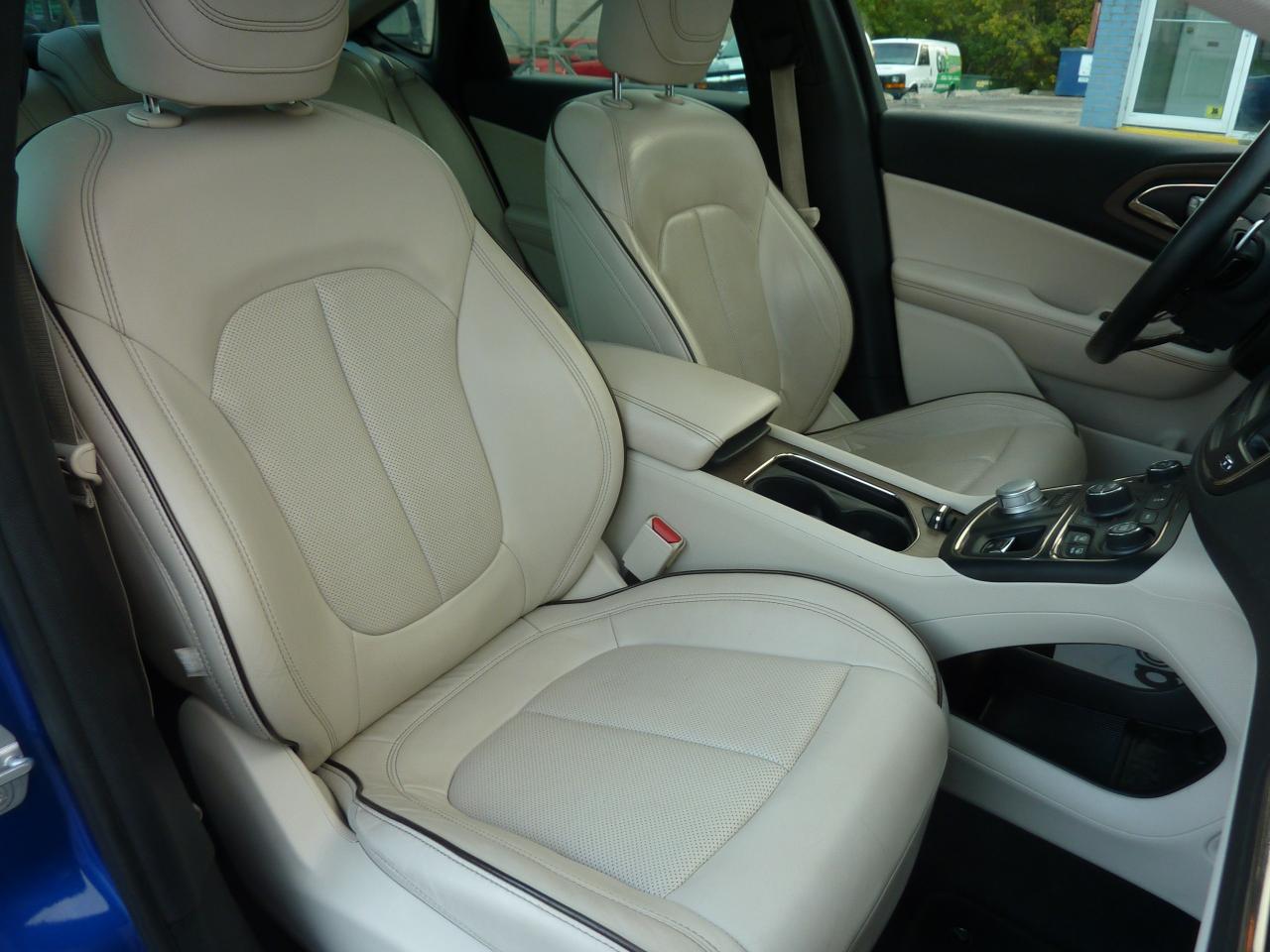 2015 Chrysler 200 C - Photo #17