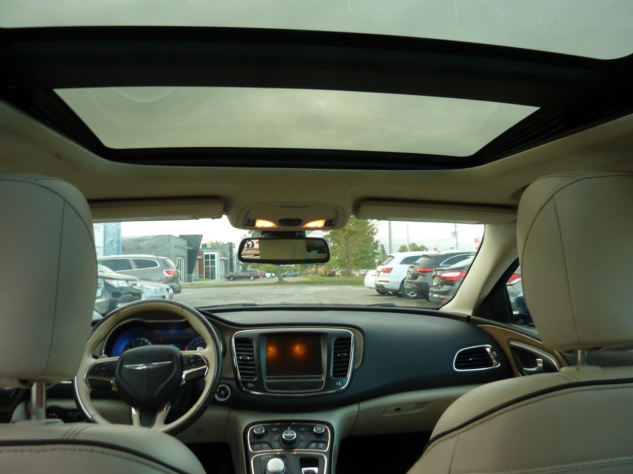 2015 Chrysler 200 C - Photo #14