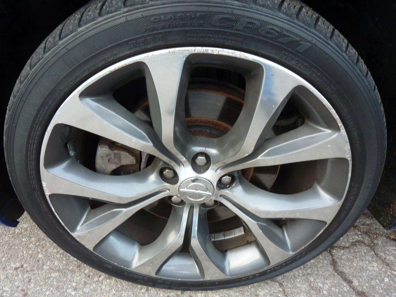 2015 Chrysler 200 C - Photo #23