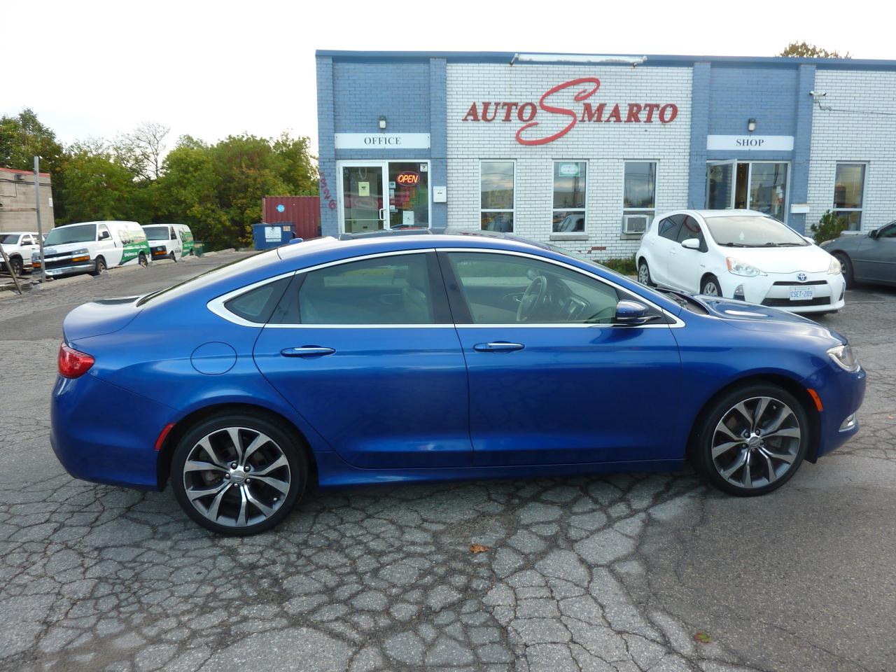 2015 Chrysler 200 C - Photo #4