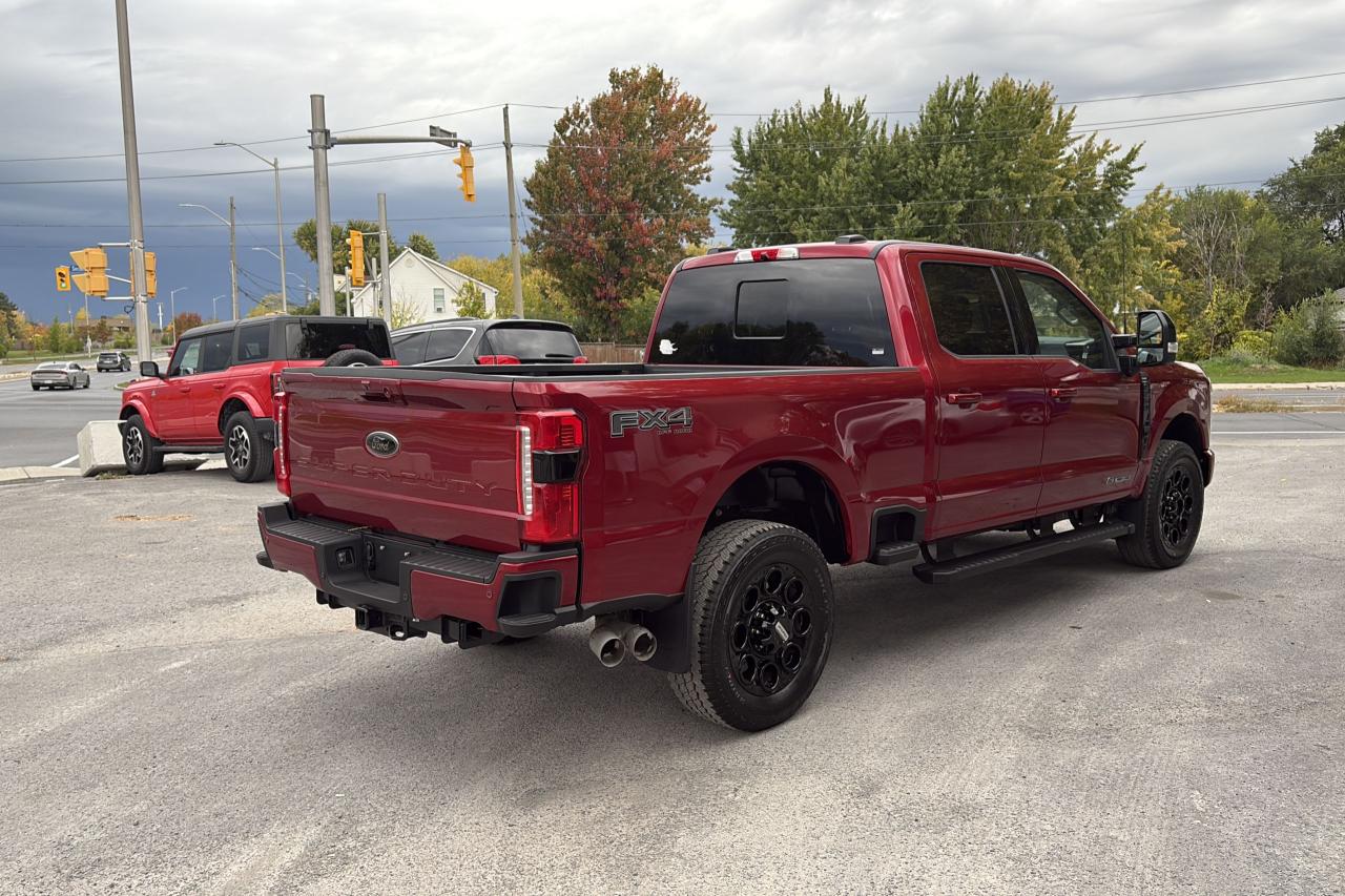 2025 Ford SUPER DUTY F-250 SRW LARIAT - Photo #3