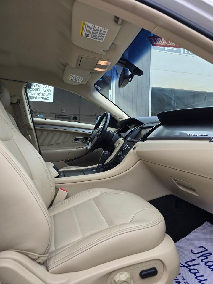 2013 Ford Taurus 4dr Sdn SEL AWD - Photo #6