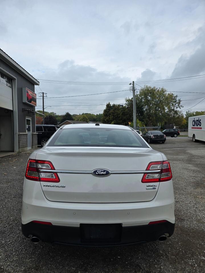 2013 Ford Taurus 4dr Sdn SEL AWD - Photo #8
