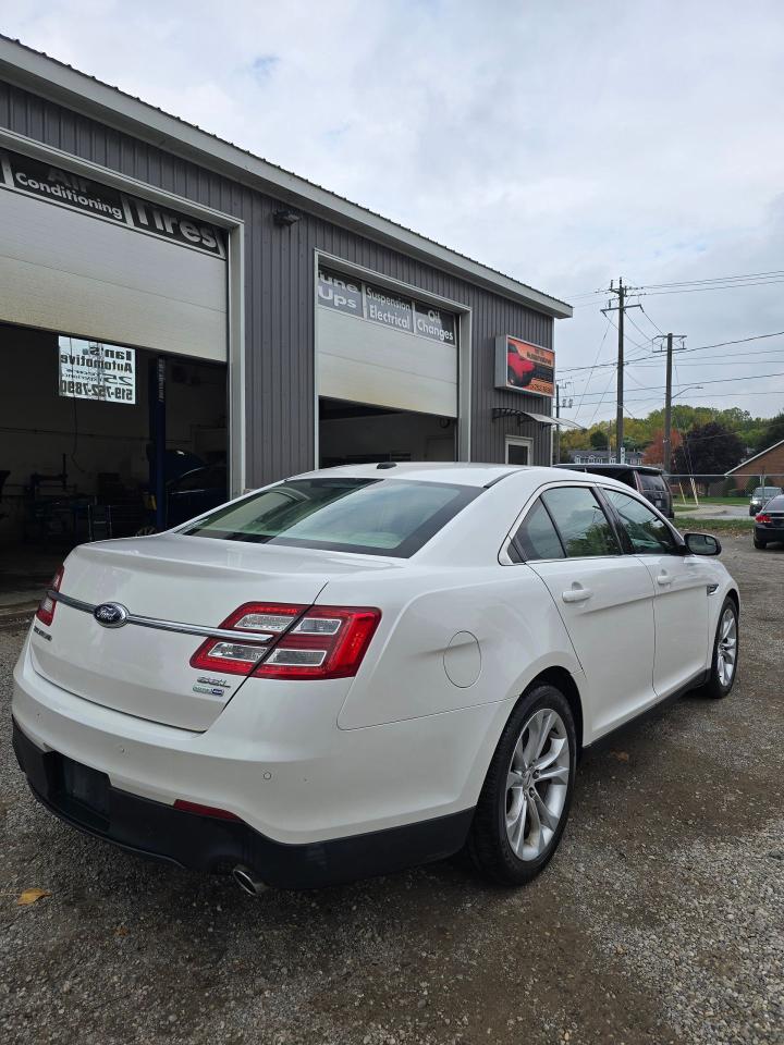 2013 Ford Taurus 4dr Sdn SEL AWD - Photo #10