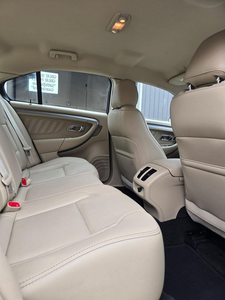2013 Ford Taurus 4dr Sdn SEL AWD - Photo #11