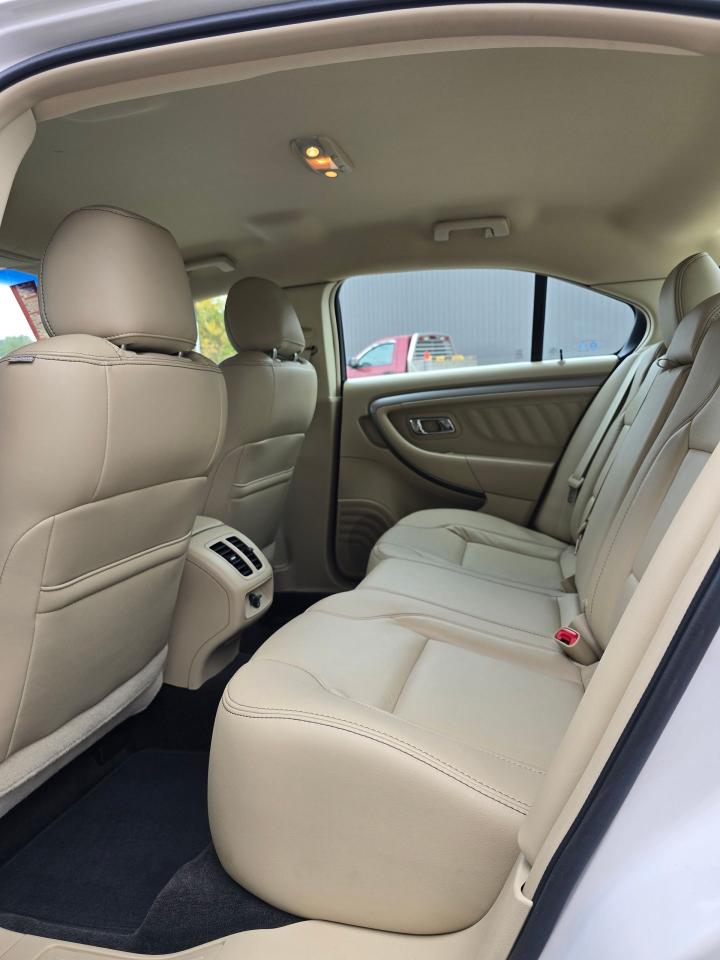 2013 Ford Taurus 4dr Sdn SEL AWD - Photo #14