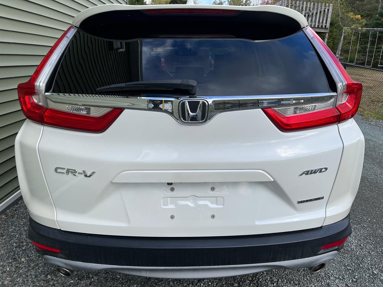 2018 Honda CR-V Touring AWD - Photo #4