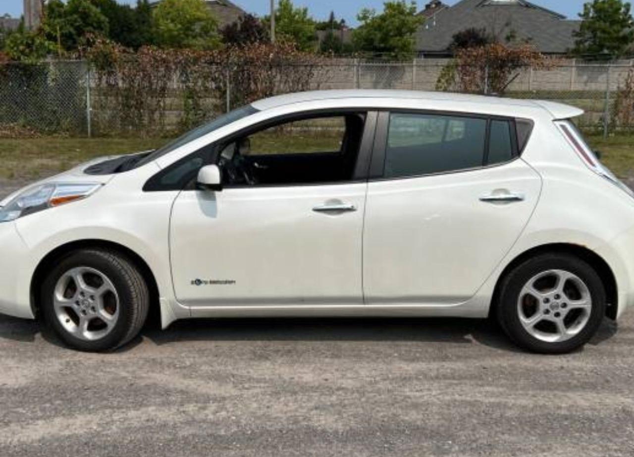2015 Nissan Leaf EV, $6800 only with Safety - Photo #8