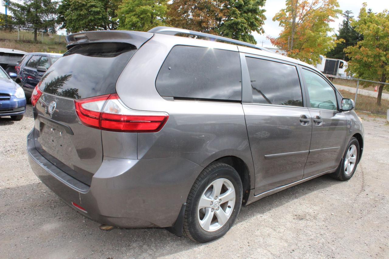 2016 Toyota Sienna  Photo2
