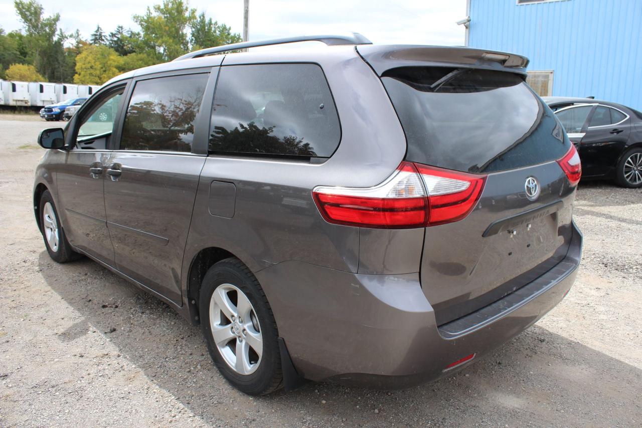 2016 Toyota Sienna  Photo3