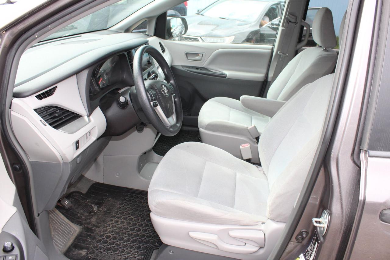 2016 Toyota Sienna  Photo4
