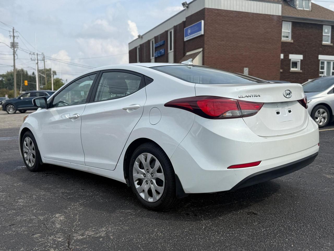 2016 Hyundai Elantra GL - Photo #4