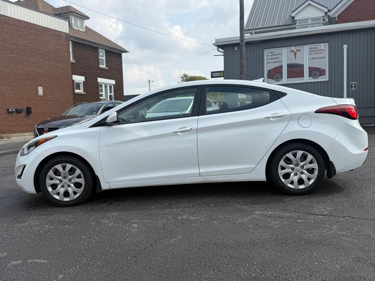 2016 Hyundai Elantra GL - Photo #6