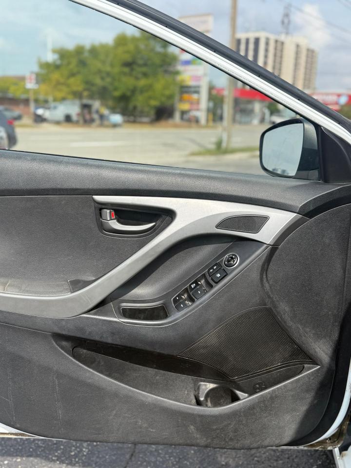 2016 Hyundai Elantra GL - Photo #11