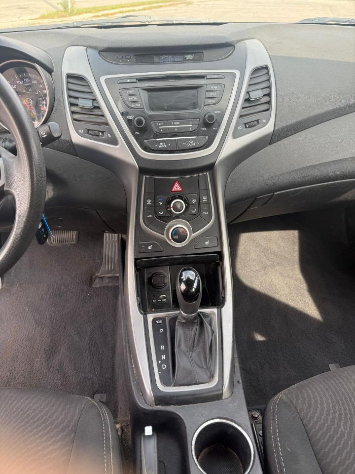 2016 Hyundai Elantra GL - Photo #16