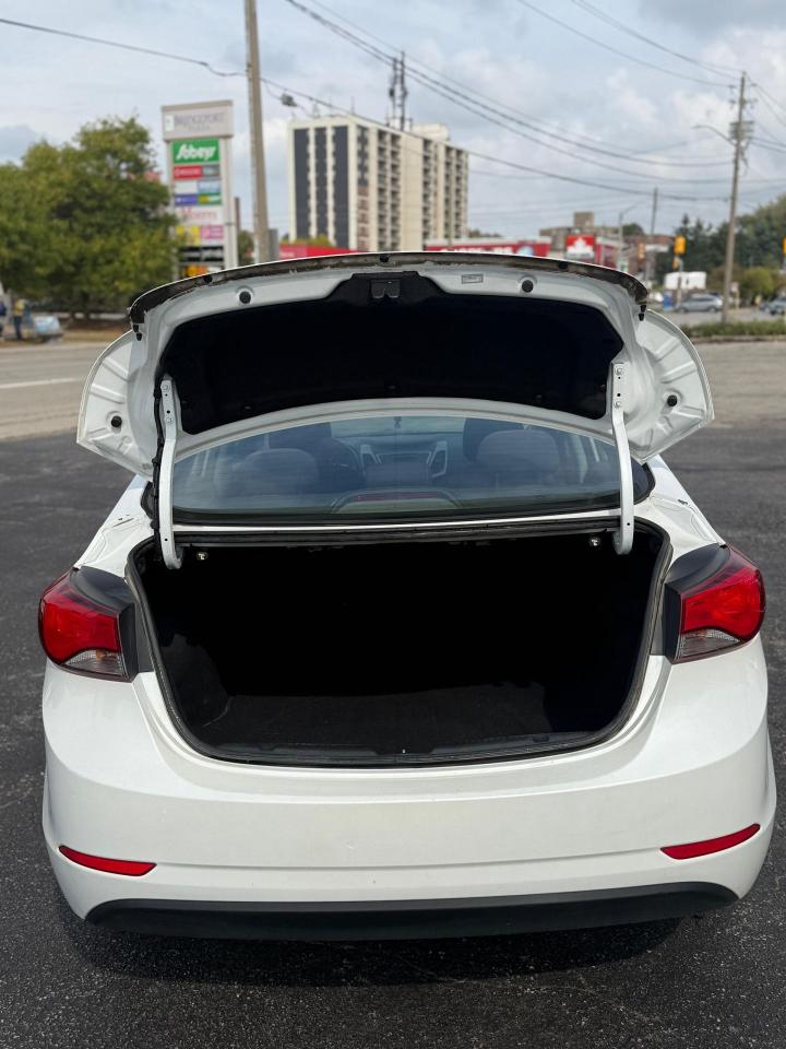 2016 Hyundai Elantra GL - Photo #10