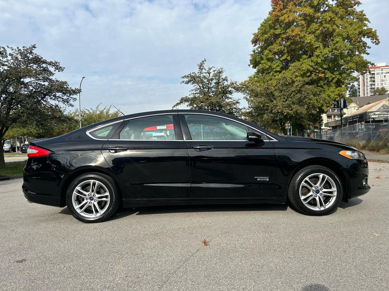2016 Ford Fusion Energi Titanium - Photo #5