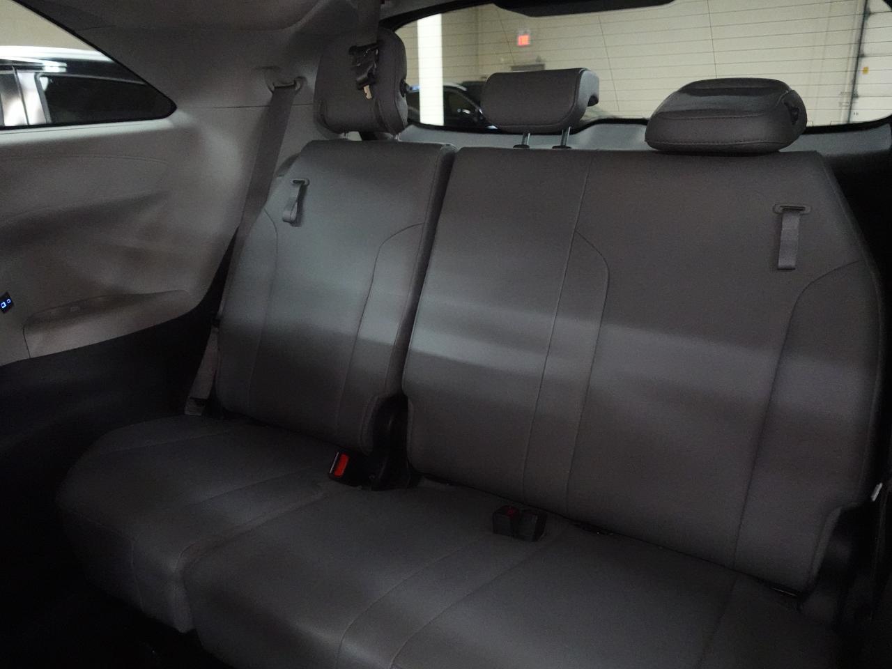 2021 Toyota Sienna XLE HYBRID | 8Pass | Leather | Sunroof | BlindSpot