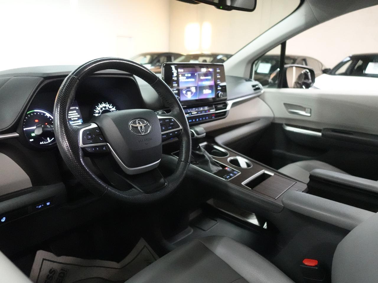 2021 Toyota Sienna XLE HYBRID | 8Pass | Leather | Sunroof | BlindSpot