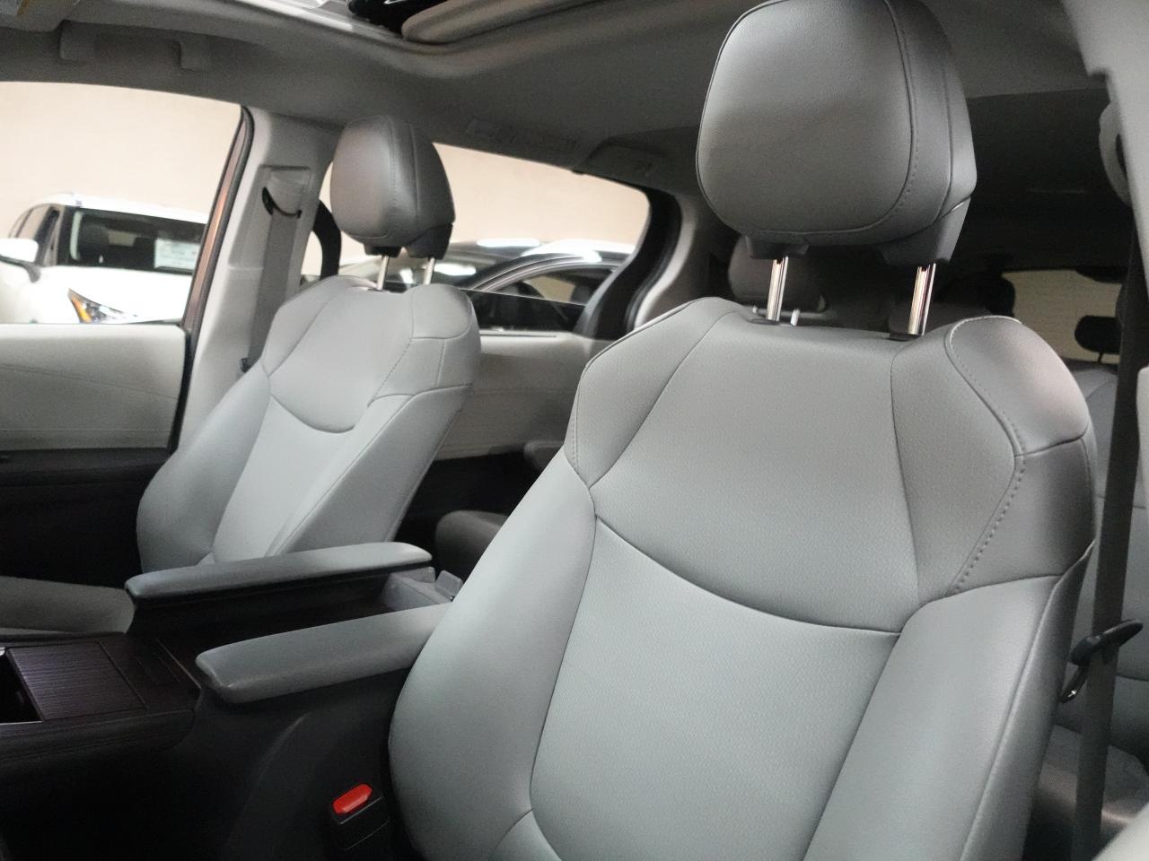 2021 Toyota Sienna XLE HYBRID | 8Pass | Leather | Sunroof | BlindSpot