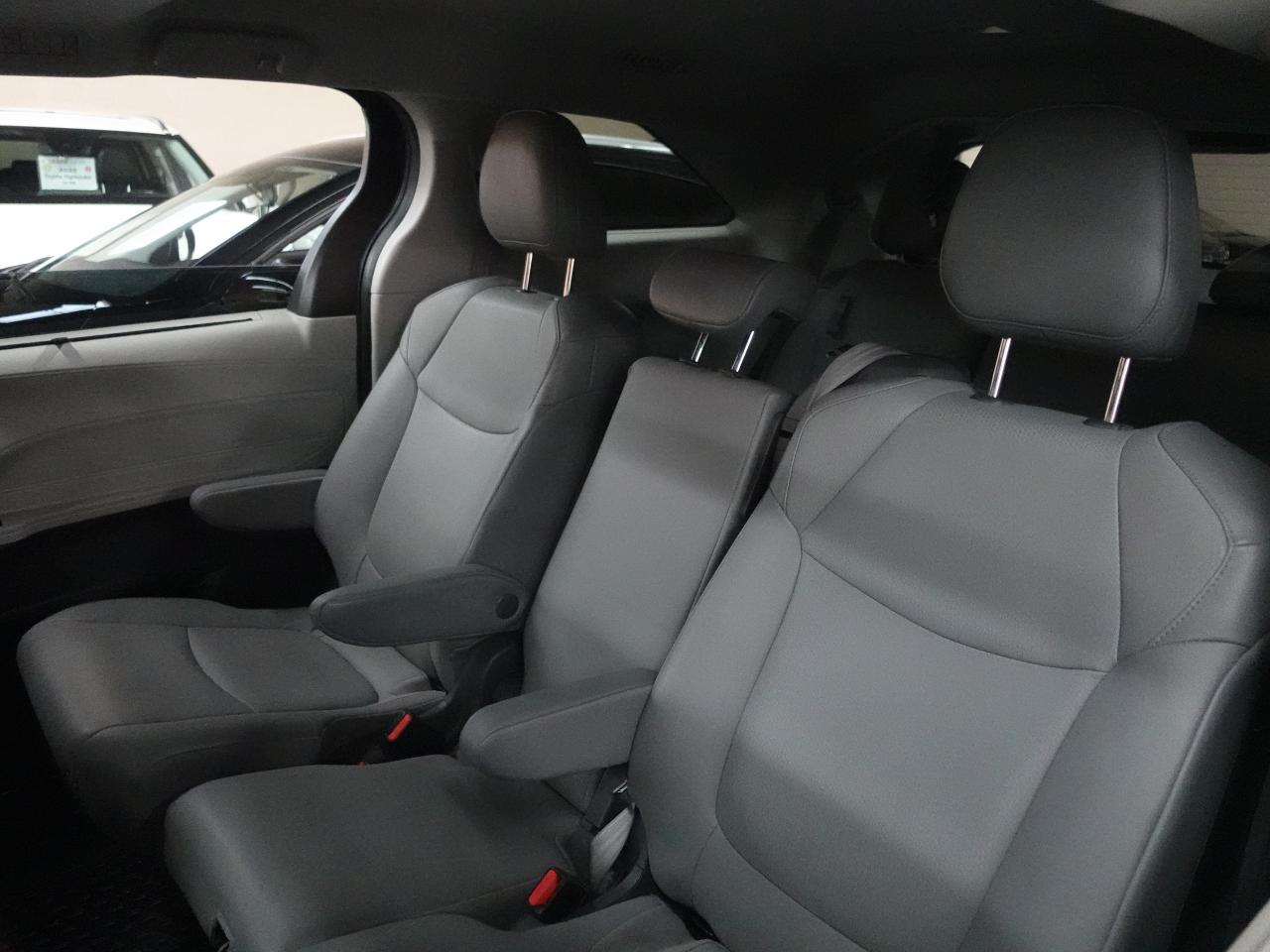 2021 Toyota Sienna XLE HYBRID | 8Pass | Leather | Sunroof | BlindSpot