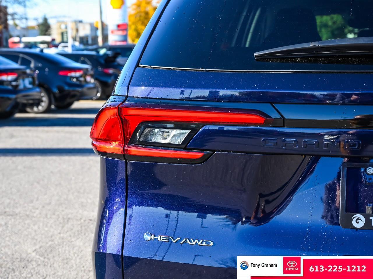 2025 Toyota Grand Highlander Hybrid LIMITED Photo4