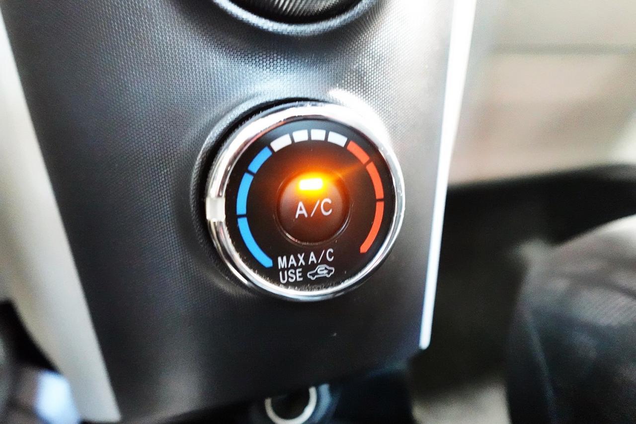 2015 Scion iQ 3dr HB, APPLE CAR PLAY ,0 CLAIM,WELL MAINTAIN - Photo #23