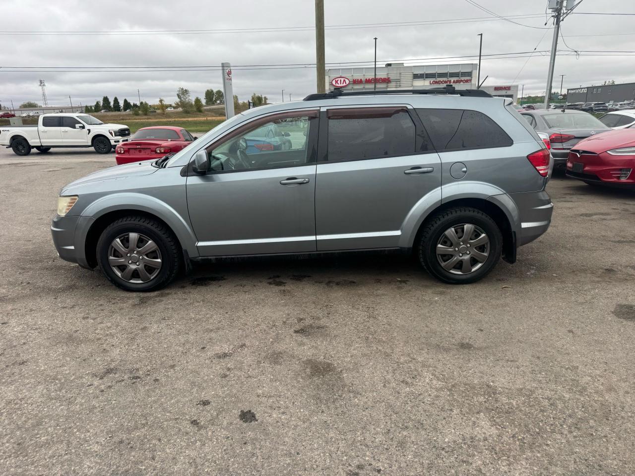 2009 Dodge Journey SXT, AUTO, ONLY 69KMS, V6, VERY CLEAN, CERTIFIED - Photo #2