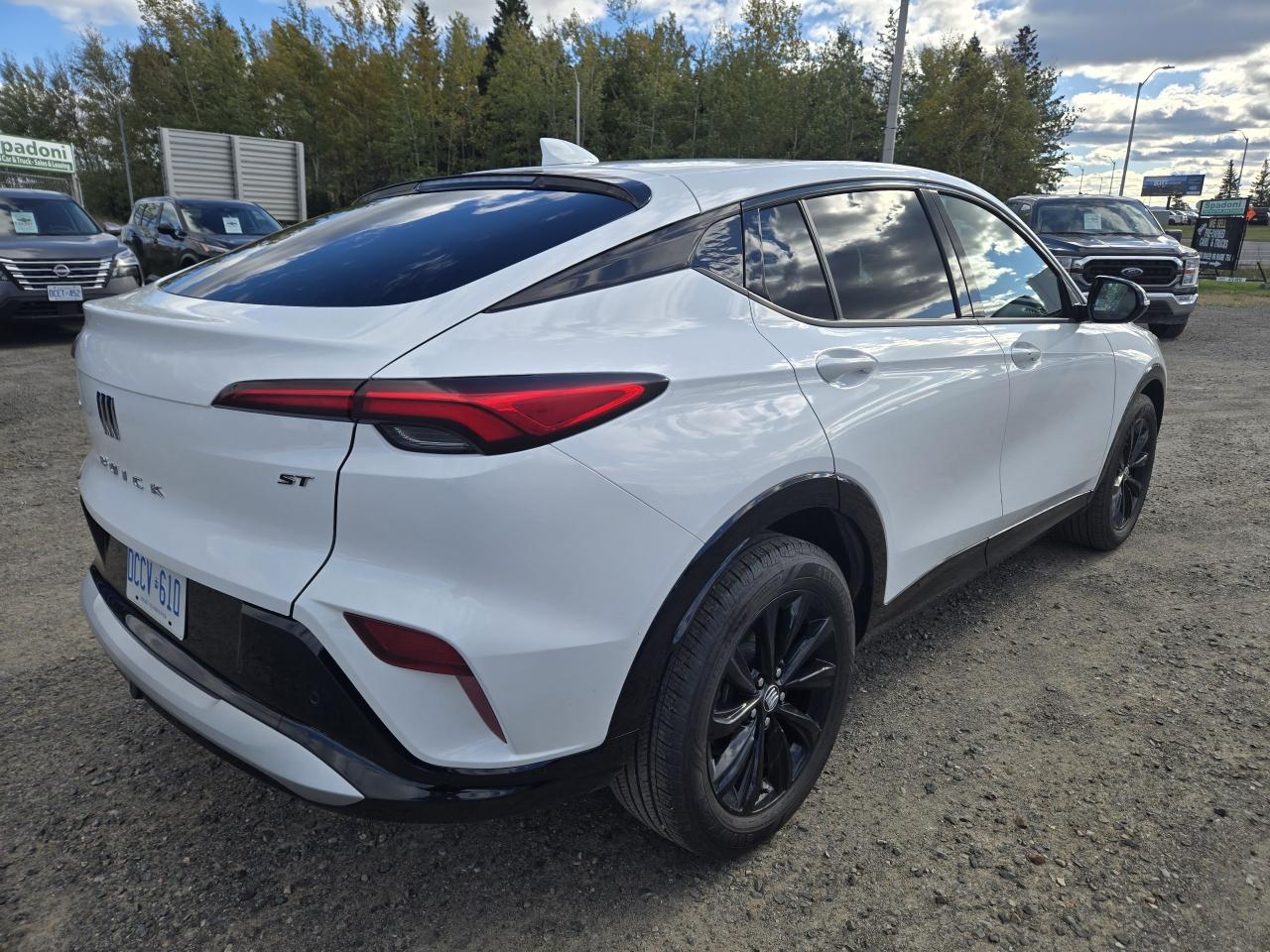 2024 Buick Envista Sport Touring Photo3