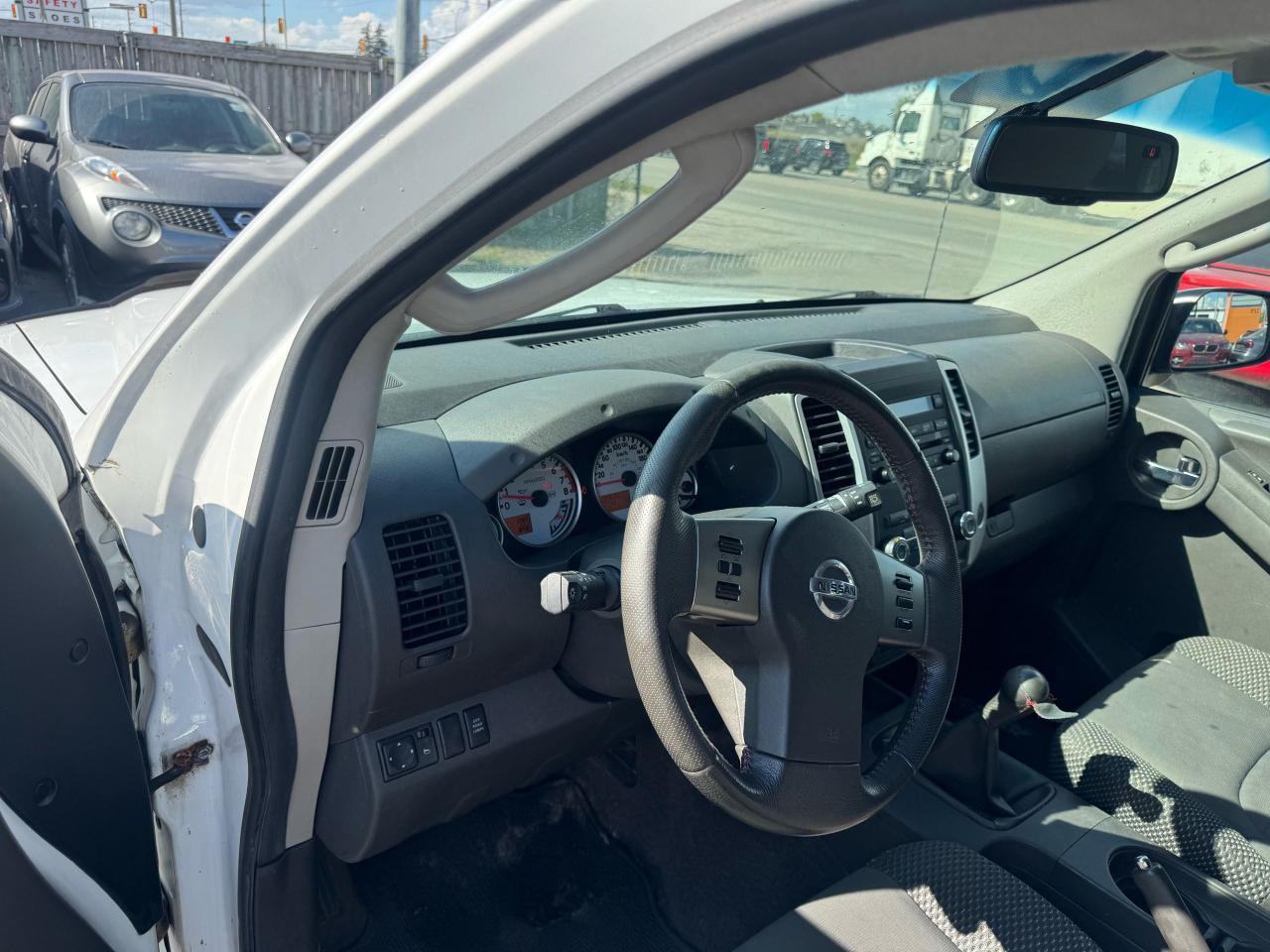 2011 Nissan Xterra PRO-4X, MANUAL, 2 SETS WHEELS, ONLY 199KMS, CERT - Photo #5