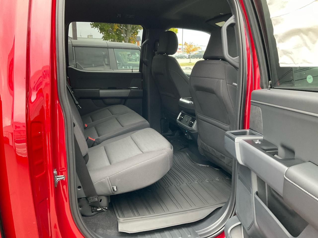 2025 Ford F-150 XLT Photo5