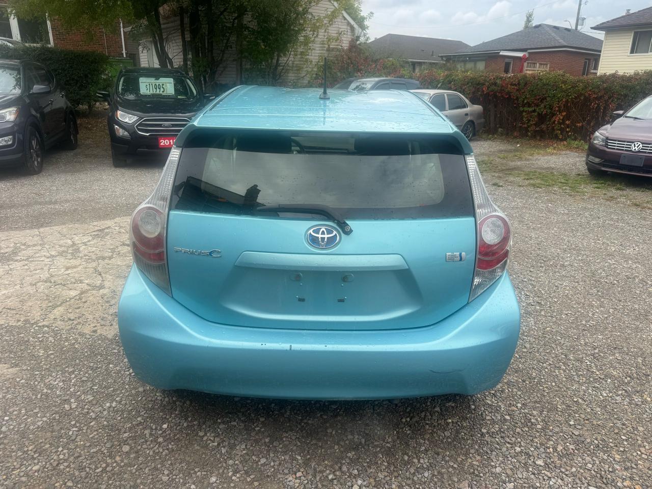 2014 Toyota Prius c Four Photo3