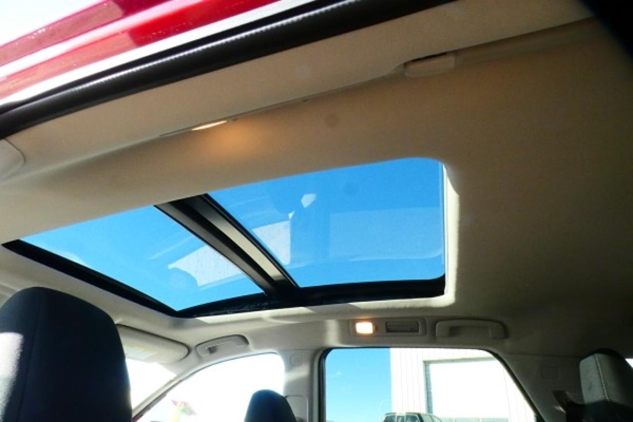 2024 Nissan Pathfinder SV 4WD w/Htd cloth, pano S/R, BUC - Photo #17